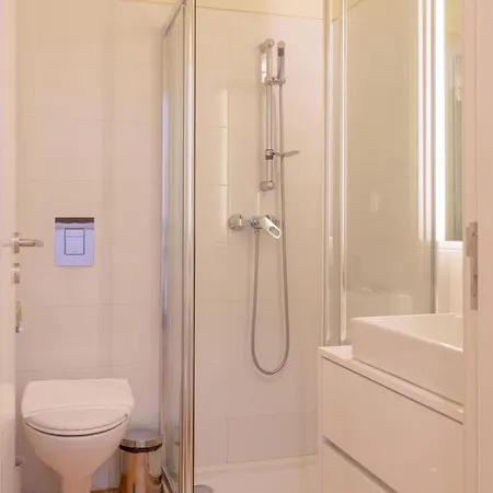 417 Garden !2 Min To Metro ! 15min Walk To Porto *